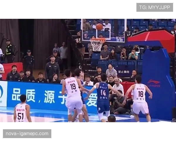 解析抢篮板犯规判定的关键点：究竟什么样的动作会被视为犯规？